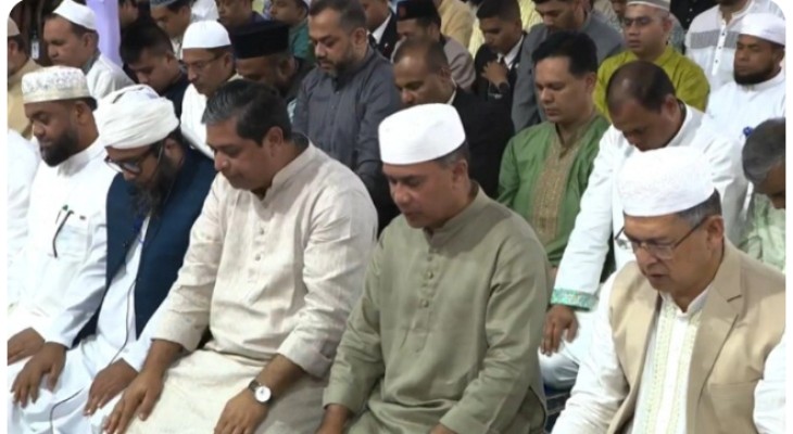 প্রধান জামাতে নামাজ আদায় করলেন প্রধানমন্ত্রী ও রাষ্ট্রপতি