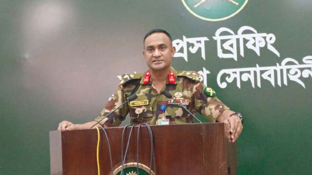 আওয়ামী লীগের চার শতাধিক কর্মীকে প্রশিক্ষণ দেওয়ার অভিযোগে সেনা কর্মকর্তা আটক