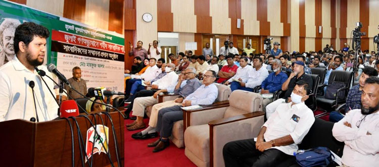 সরকার ১২টি গণমাধ্যম সংস্কার কার্যক্রম বাস্তবায়নে কাজ করছে: তথ্য ও সম্প্রচার উপদেষ্টা