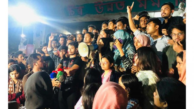 হলে ছাত্রদলের কমিটি, মধ্যরাতে বিক্ষোভে উত্তাল ঢাবি