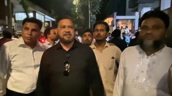 গুলশান কার্যালয়ের সামনে জয় বাংলা স্লোগান দিলেন বিএনপি নেতা