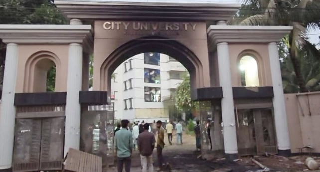 সাভারে ড্যাফোডিল ও সিটি ইউনিভার্সিটির শিক্ষার্থীদের মধ্যে রাতভর সংঘর্ষ, ভাঙচুর, অগ্নিসংযোগ
